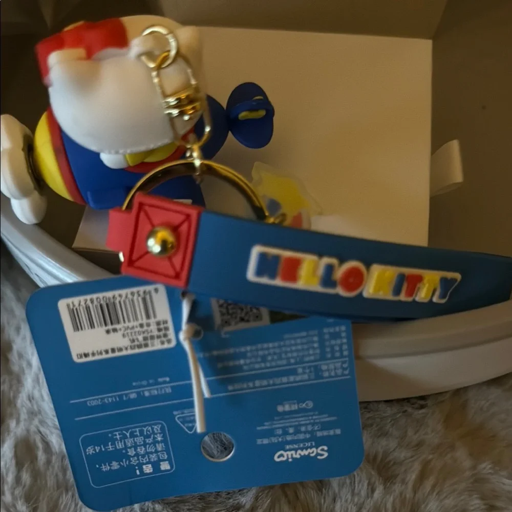 Hello Kitty Blue and Yellow Key Holder - Picture 5 of 5